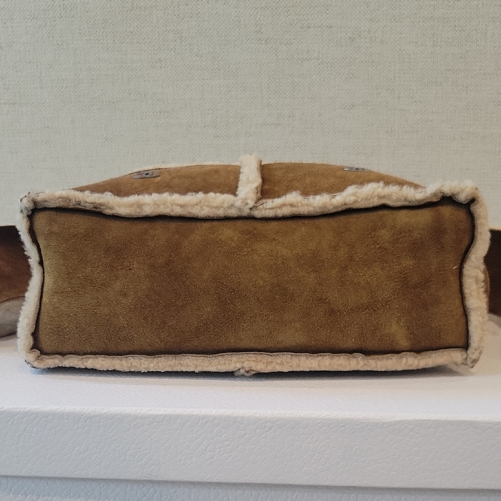 Chanel Leather & Sherpa Wool Shoulder Bag - Picture 6 of 14